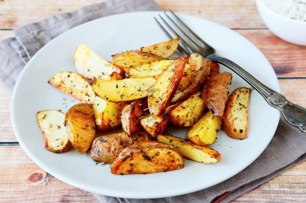 Rustic potatoes with Provencal herbs in a frying pan – a simple and delicious recipe, how to cook step by step