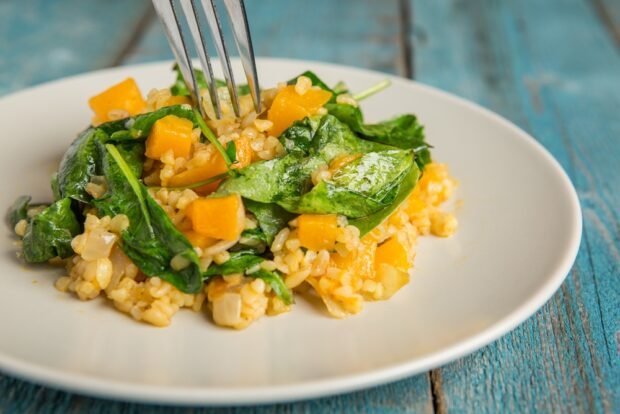 Bulgur with pumpkin and spinach is a simple and delicious recipe, how to cook step by step