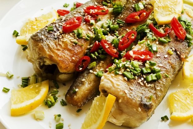 Hake in the oven with sesame and chili is a simple and delicious recipe, how to cook step by step