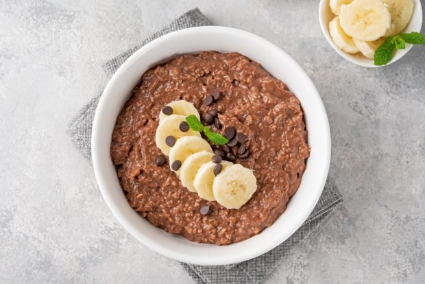 Oatmeal porridge with cocoa and banana – a simple and delicious recipe, how to cook step by step