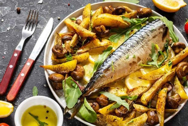 Mackerel with potatoes and mushrooms in the oven – a simple and delicious recipe, how to cook step by step