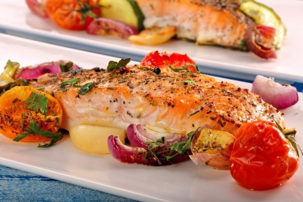 Baked salmon with vegetables in the oven is a simple and delicious recipe, how to cook step by step