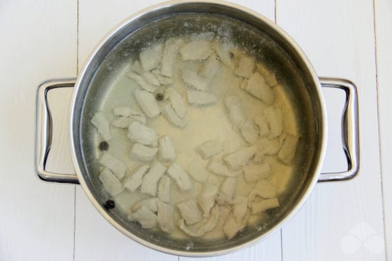 Soup with pork and vermicelli: photo of recipe preparation, step 2