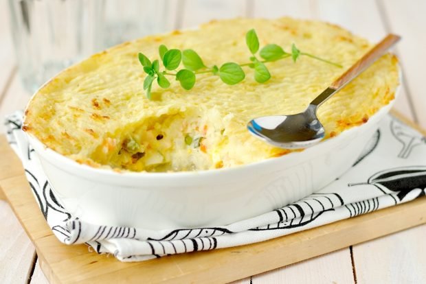 Potato casserole with fish and vegetables is a simple and delicious recipe, how to cook step by step