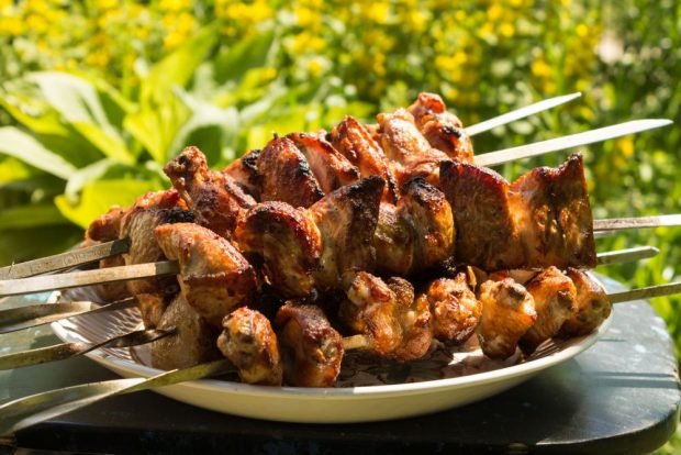 Turkey tail kebab on the grill is a simple and delicious recipe, how to cook step by step