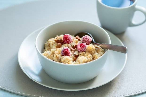 Barley porridge with honey and berries – a simple and delicious recipe, how to cook step by step