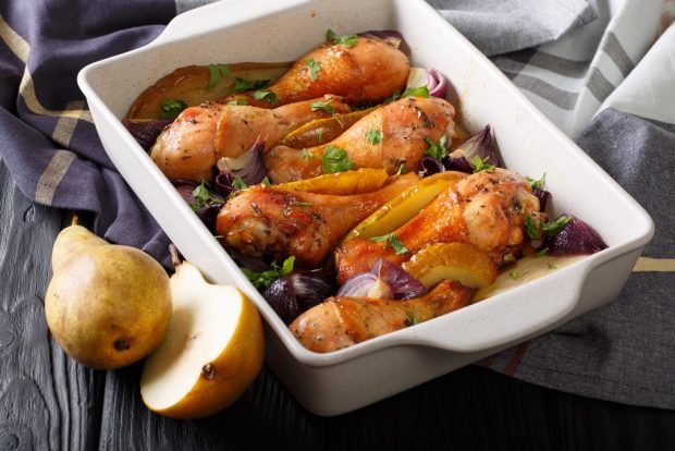 Chicken legs with a pear in the oven – a simple and delicious recipe, how to cook step by step