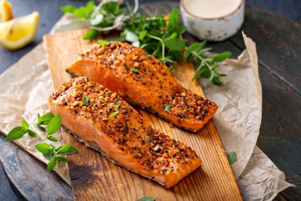 Salmon with garlic and ginger in the oven is a simple and delicious recipe, how to cook step by step