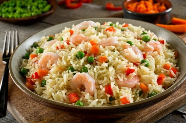 Rice with shrimp and vegetables in a slow cooker is a simple and delicious recipe, how to cook step by step