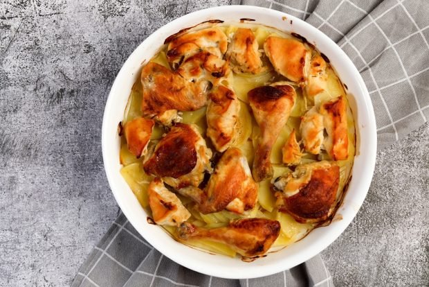 Potato casserole with chicken legs is a simple and delicious recipe, how to cook step by step