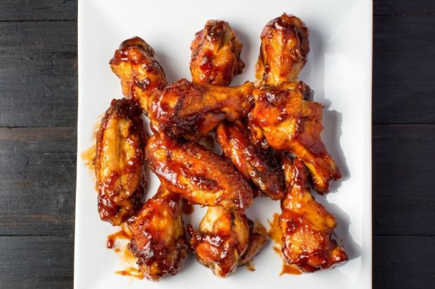 Chicken wings with honey and ketchup in the oven is a simple and delicious recipe, how to cook step by step