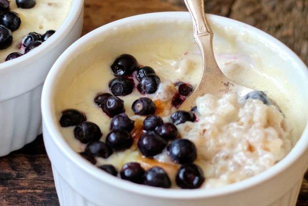 Barley porridge with milk with blueberries – a simple and delicious recipe, how to cook step by step