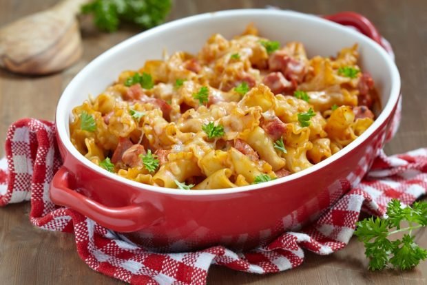 Pasta casserole with sausages in the oven is a simple and delicious recipe, how to cook step by step