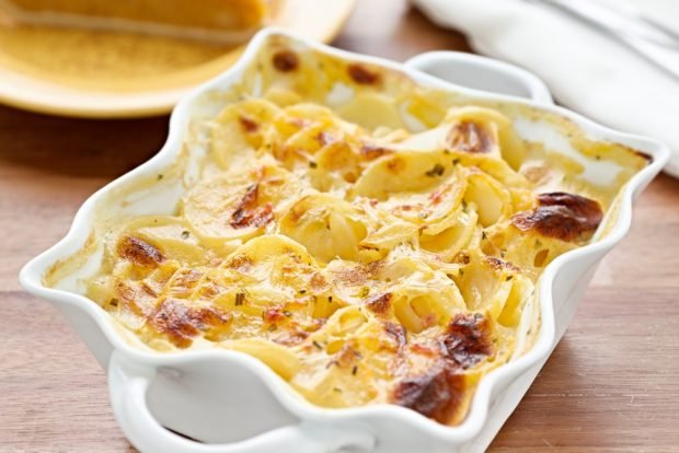 Potato casserole with chicken under cheese is a simple and delicious recipe, how to cook step by step