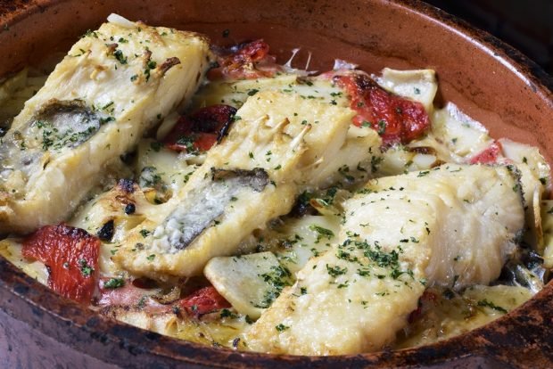 Cod in the oven under cheese is a simple and delicious recipe, how to cook step by step