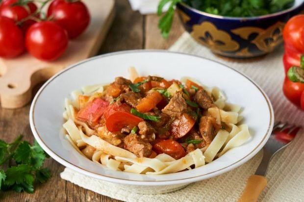 Lagman with lamb and fresh tomatoes 