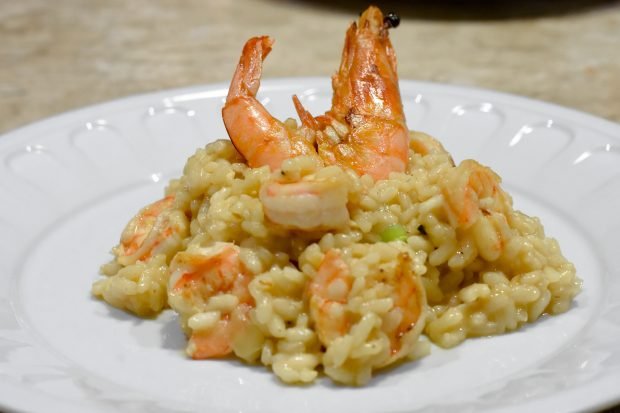 Shrimp risotto is a simple and delicious recipe, how to cook step by step