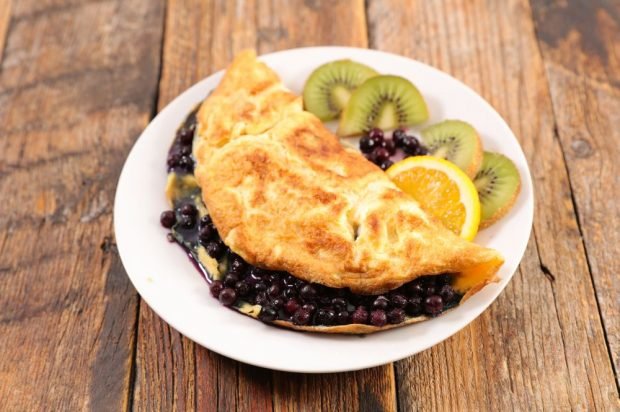 Cottage cheese omelet with blueberries – a simple and delicious recipe, how to cook step by step