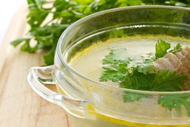 Chicken broth in a slow cooker 