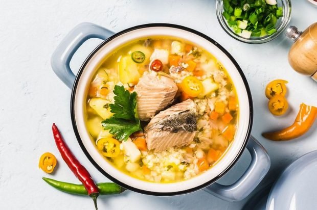 Salmon ear with couscous and hot pepper