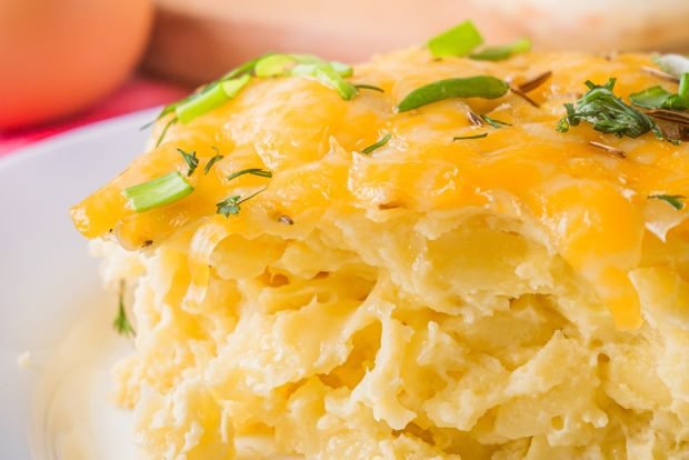 Potato casserole with cream in a slow cooker is a simple and delicious recipe, how to cook step by step