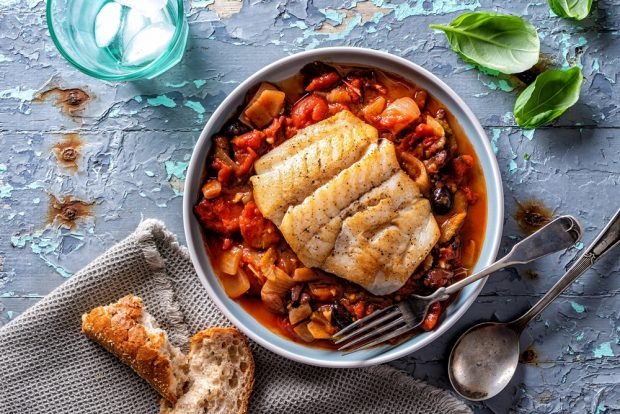 Baked pollock with vegetables in the sleeve is a simple and delicious recipe, how to cook step by step