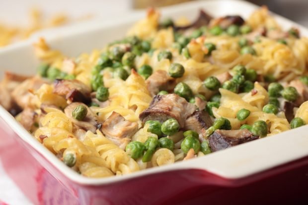 Pasta casserole with fish and green peas is a simple and delicious recipe, how to cook step by step