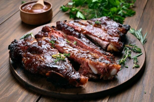 Pork ribs baked in apple-tomato glaze is a simple and delicious recipe, how to cook step by step