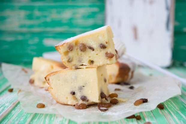 Cottage cheese casserole with condensed milk and raisins