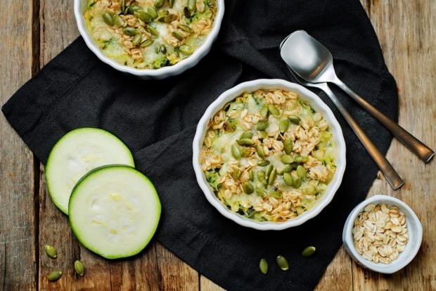 Zucchini casserole with oat flakes 