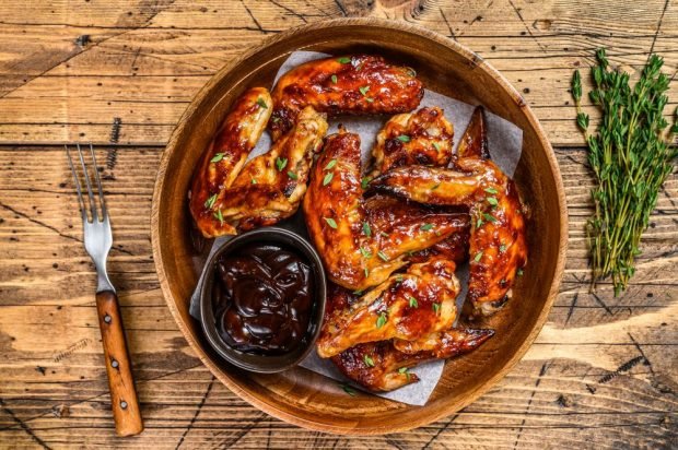 Chicken wings with garlic and barbecue sauce in the sleeve – a simple and delicious recipe, how to cook step by step