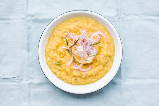 Thick pea porridge in a slow cooker is a simple and delicious recipe for cooking step by step