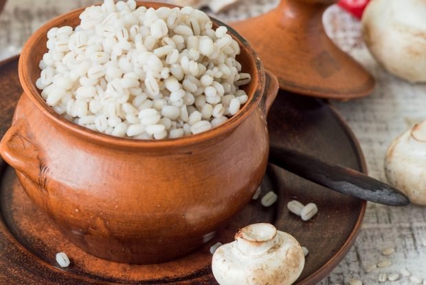 Pearl barley with mushrooms in pots – a simple and delicious recipe, how to cook step by step