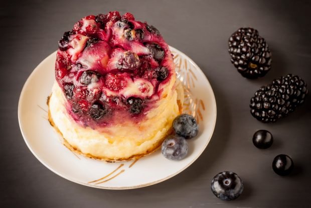 Cottage cheese casserole with wild berries – a simple and delicious recipe, how to cook step by step