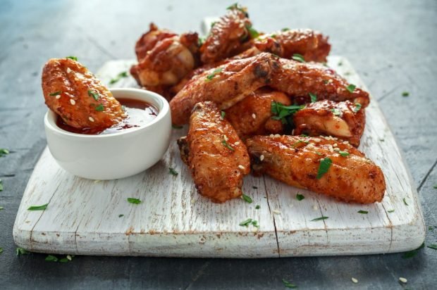 Chicken wings with tomato sauce and spices in the oven – a simple and delicious recipe, how to cook step by step