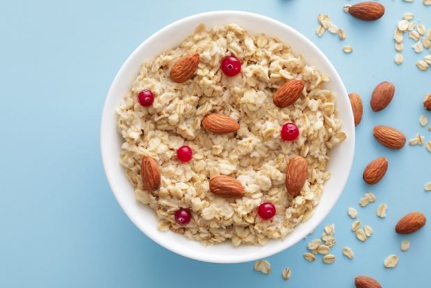 Oatmeal porridge with almonds is a simple and delicious recipe, how to cook step by step