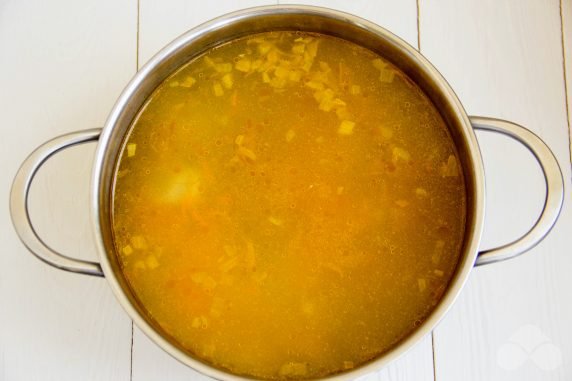 Meat soup with dumplings: photo of recipe preparation, step 7