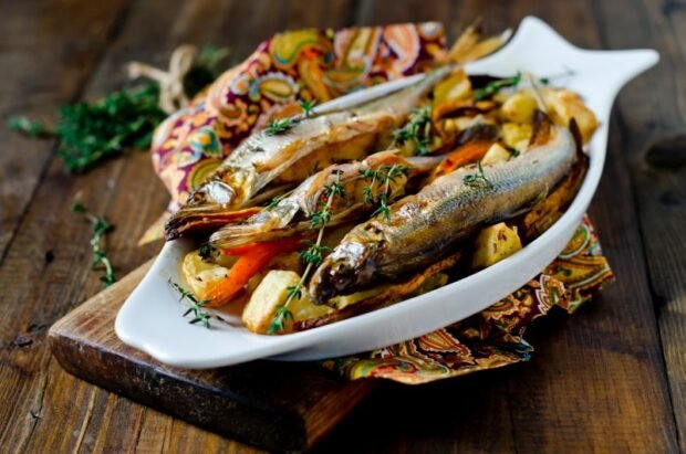 Smelt with vegetables in the oven – a simple and delicious recipe, how to cook step by step