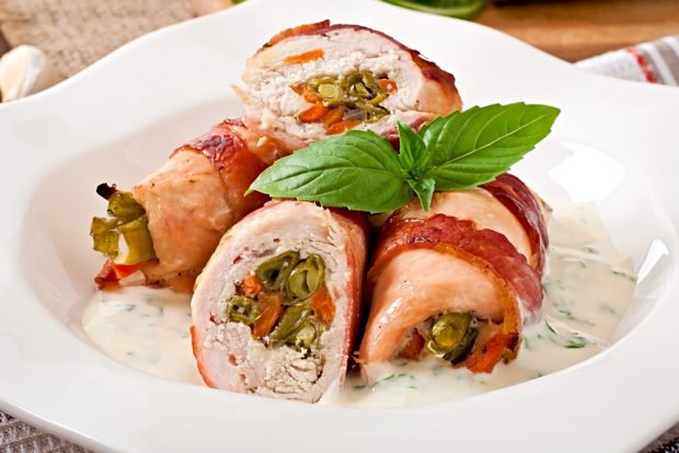 Chicken roll with string beans is a simple and delicious recipe, how to cook step by step