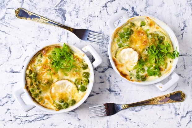 Zucchini casserole with green peas and mozzarella is a simple and delicious recipe, how to cook step by step