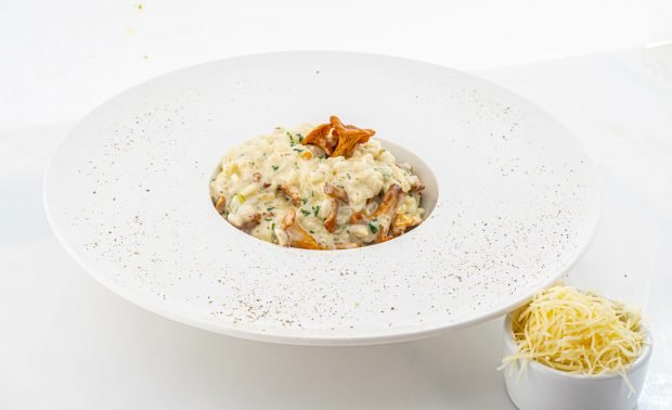 Risotto with chanterelles is a simple and delicious recipe, how to cook step by step