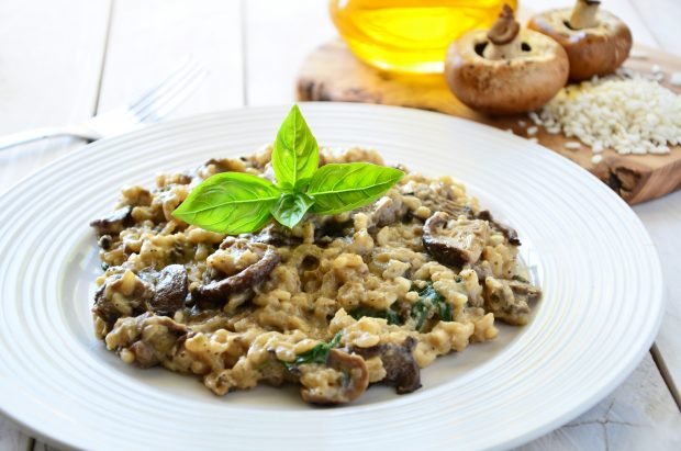 Mushroom risotto in cream sauce is a simple and delicious recipe, how to cook step by step