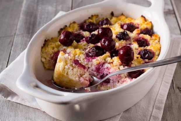 Cottage cheese casserole with rice and cherries – a simple and delicious recipe, how to cook step by step