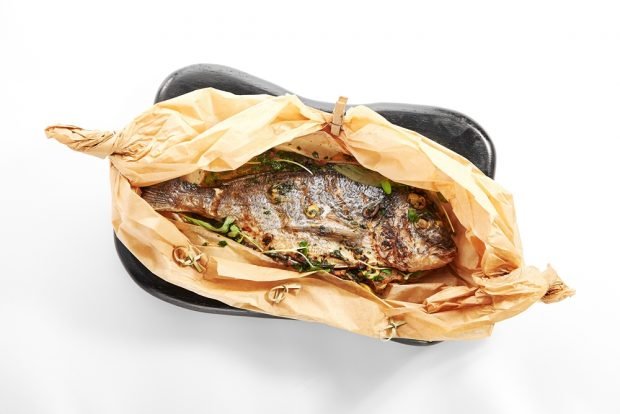 Baked dorado in parchment is a simple and delicious recipe, how to cook step by step