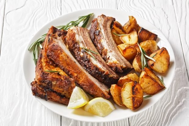 Simple pork ribs with potatoes in the oven – a simple and delicious recipe, how to cook step by step