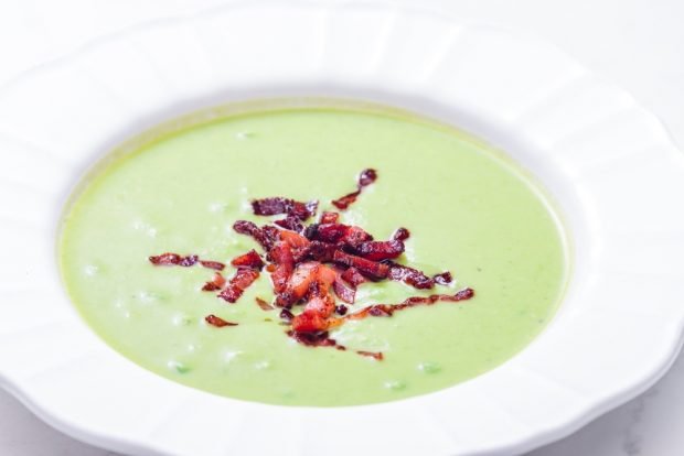 Pea soup with bacon is a simple and delicious recipe, how to cook step by step