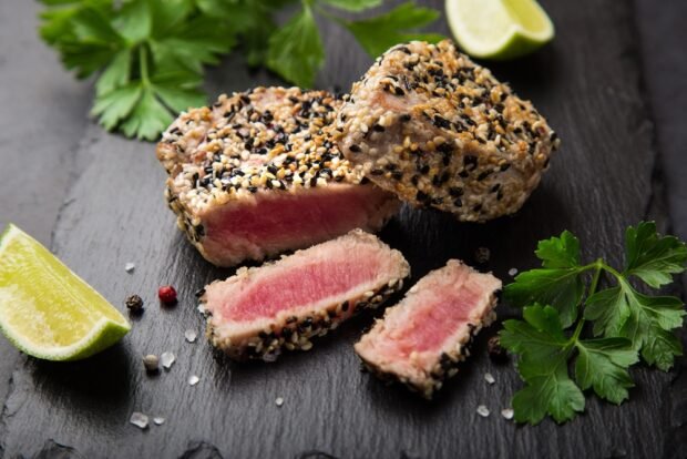 Sesame tuna steak is a simple and delicious recipe, how to cook step by step