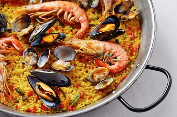 Seafood paella is a simple and delicious recipe, how to cook step by step