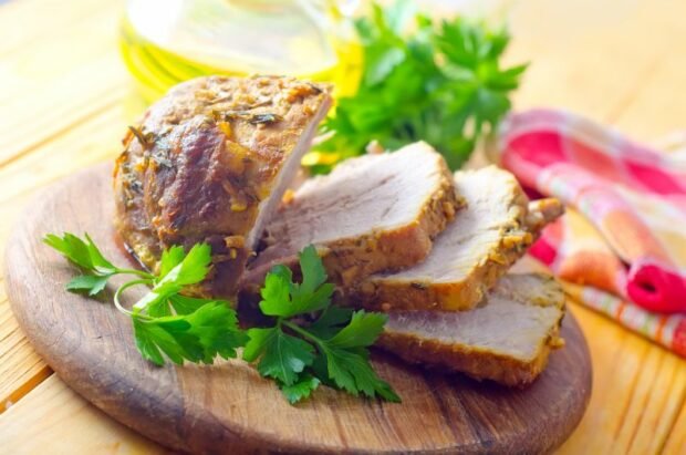 Pork with mayonnaise baked in the oven is a simple and delicious recipe, how to cook step by step