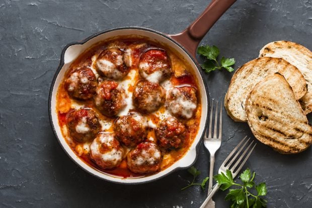 Meatballs with mozzarella – a simple and delicious recipe, how to cook step by step